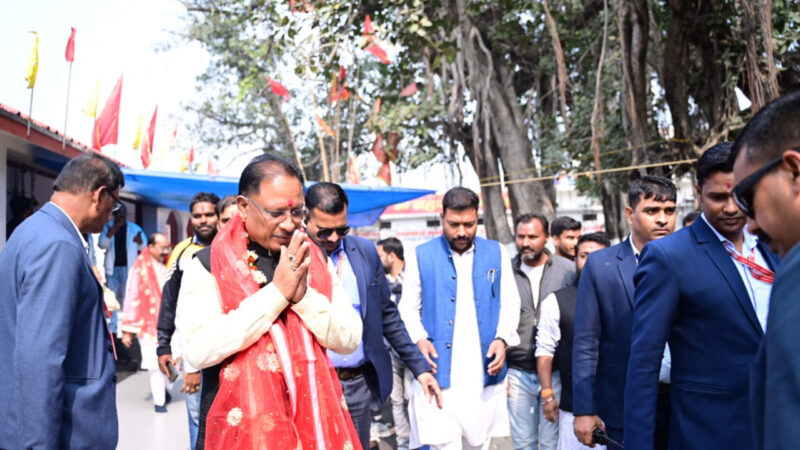 मुख्यमंत्री श्री विष्णुदेव साय ने आज अम्बिकापुर पहुंच कर मां महामाया मंदिर में विधिवत पूजा अर्चना कर माँ महामाया का आशीर्वाद लिया