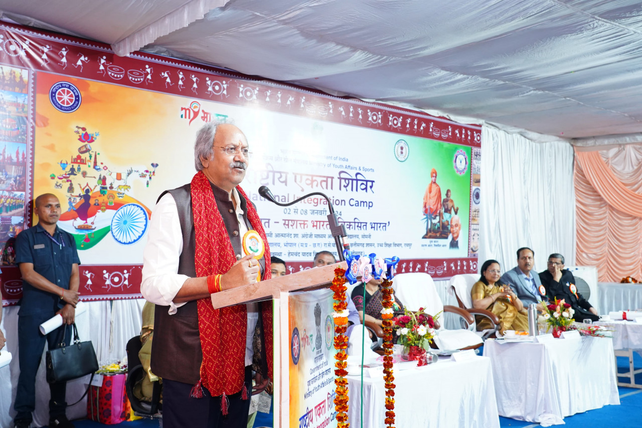 युवाओं को एक सूत्र में बांधने का सशक्त माध्यम है राष्ट्रीय एकता शिविर: उच्च शिक्षा मंत्री श्री बृजमोहन अग्रवाल