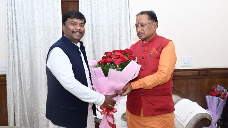 वन मंत्री श्री केदार कश्यप ने मुख्यमंत्री को दी नव वर्ष की शुभकामनाएं