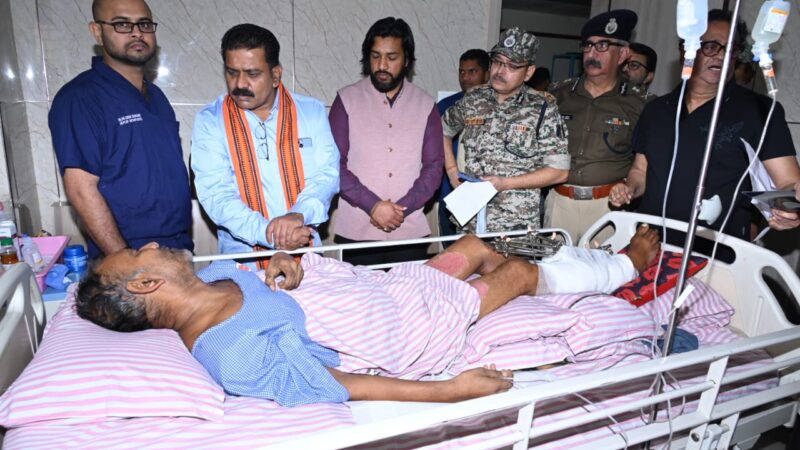 बीजापुर घटना में घायल जवान की पत्नी से गृह मंत्री ने कहा, बहन यह पीड़ा हम सबकी है हम अपने जवानों के साथ हर स्थिति में खड़े हैं