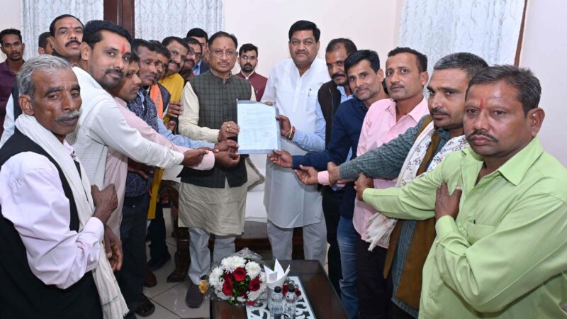 मुख्यमंत्री श्री विष्णु देव साय से जूनी सरोवर समिति, ढनढनीके प्रतिनिधिमंडल ने की सौजन्य मुलाकात