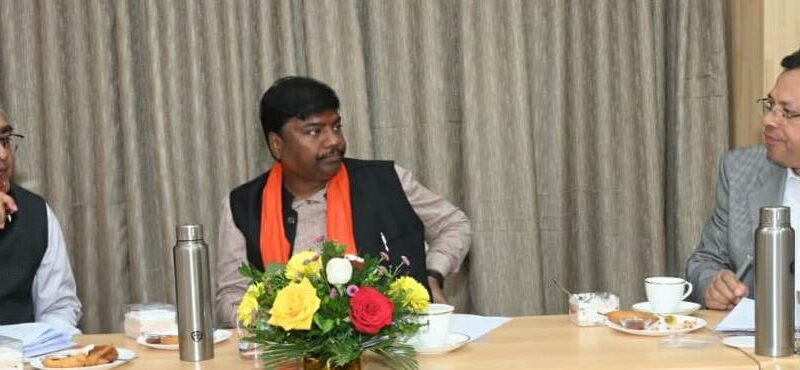 वन मंत्री श्री केदार कश्यप ली आईडीसी की बैठक