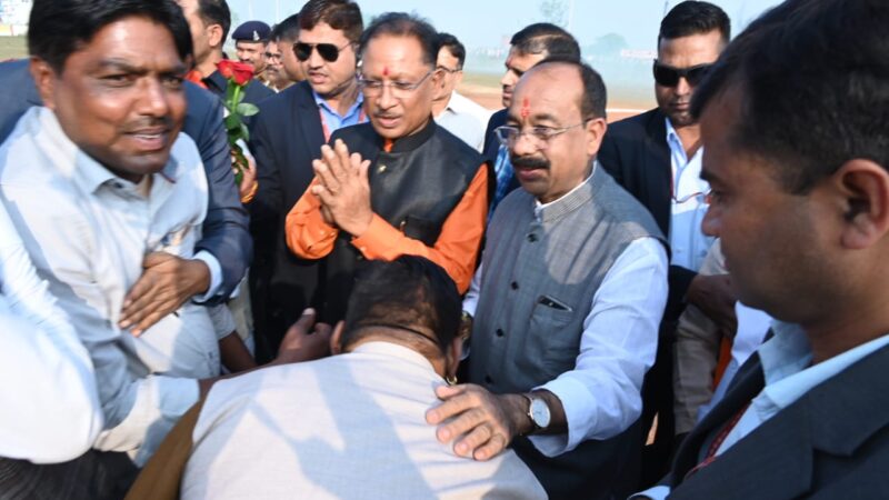 मुख्यमंत्री श्री विष्णु देव साय का धर्म नगरी राजिम में आत्मीय स्वागत