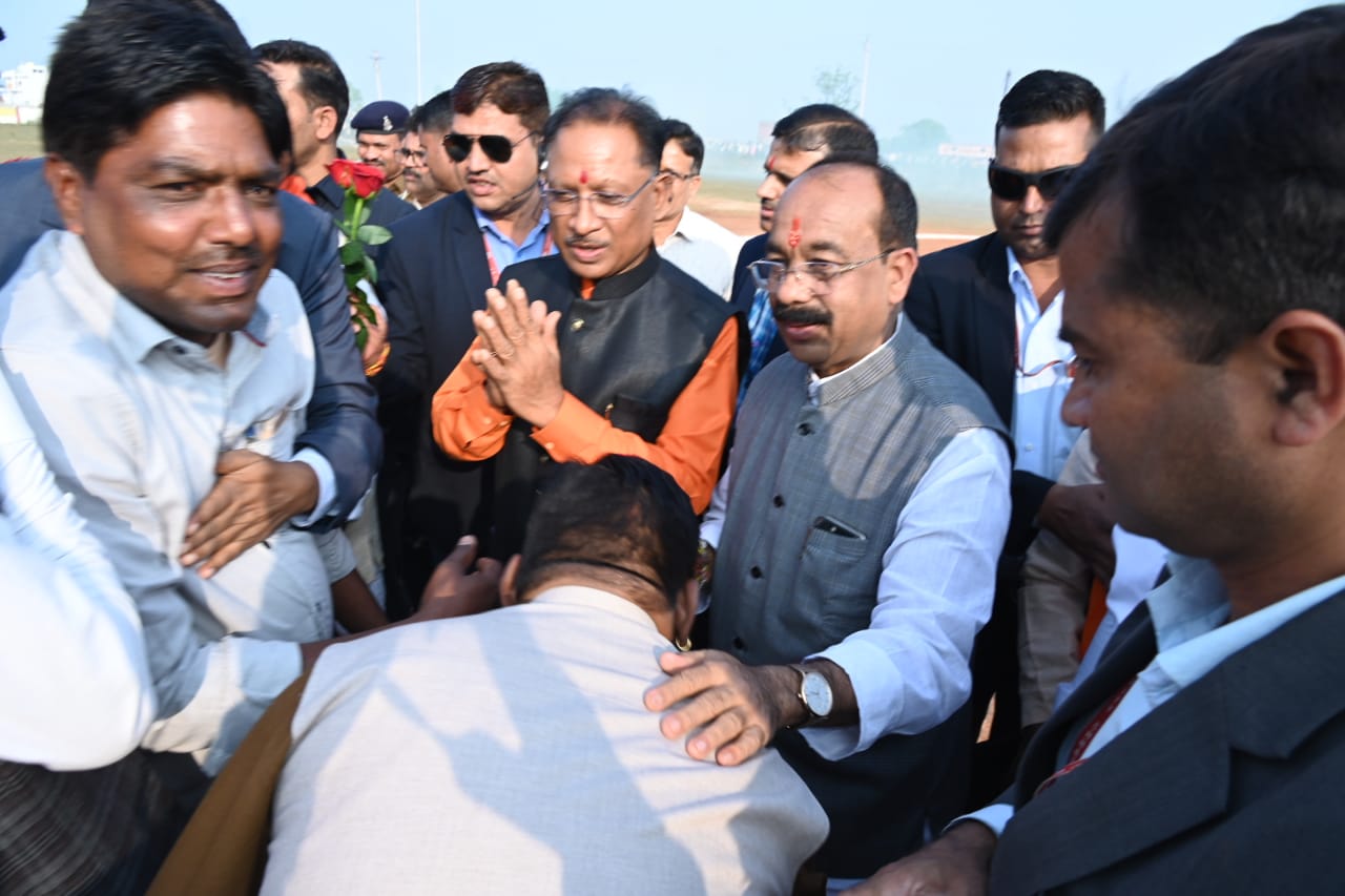 मुख्यमंत्री श्री विष्णु देव साय का धर्म नगरी राजिम में आत्मीय स्वागत