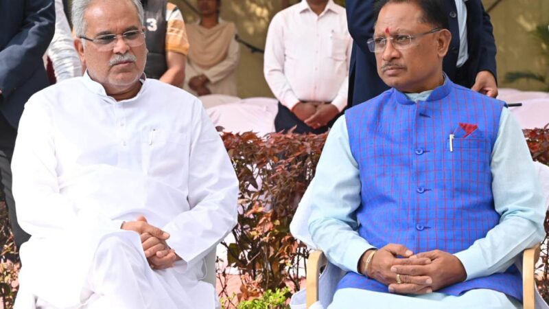 मुख्यमंत्री श्री विष्णु देव साय ने स्वर्गीय श्री नंदकुमार बघेल के पार्थिव शरीर पर पुष्प अर्पित कर उन्हें श्रद्धांजलि अर्पित की