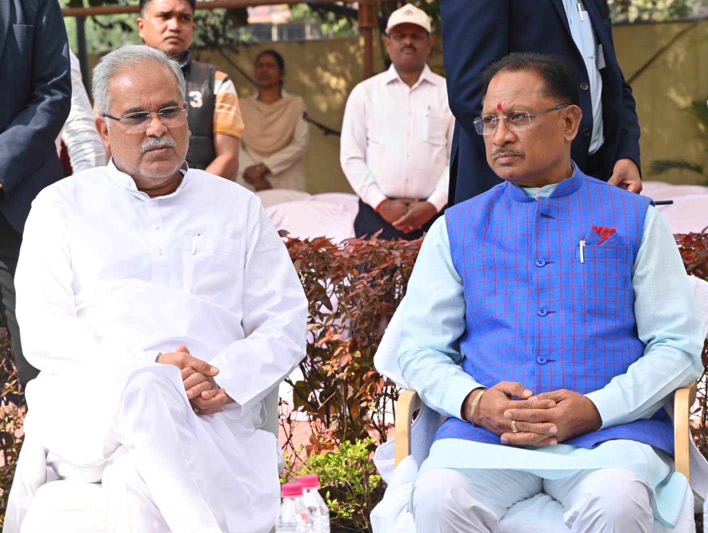 मुख्यमंत्री श्री विष्णु देव साय ने स्वर्गीय श्री नंदकुमार बघेल के पार्थिव शरीर पर पुष्प अर्पित कर उन्हें श्रद्धांजलि अर्पित की