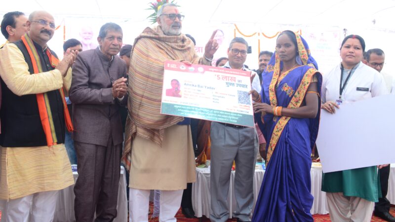 ग्राम ढोंगदरहा व रंजना के विकसित भारत संकल्प यात्रा शिविर में शामिल हुए केन्द्रीय मंत्री