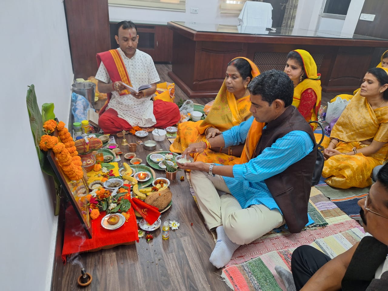 राजस्व एवं आपदा प्रबंधन मंत्री श्री टंकराम वर्मा ने शंकर नगर स्थित बी-5/10 बँगला में कार्यालय किया प्रारंभ