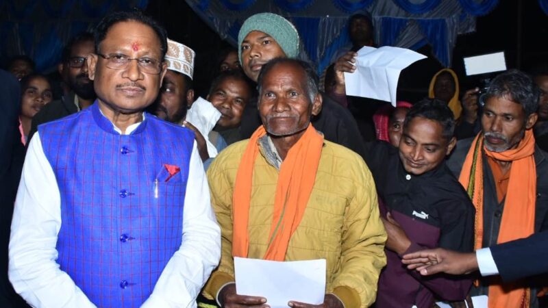 मुख्यमंत्री श्री विष्णु देव साय ने अपने गांव बगिया में लोगों से की भेंट-मुलाकात