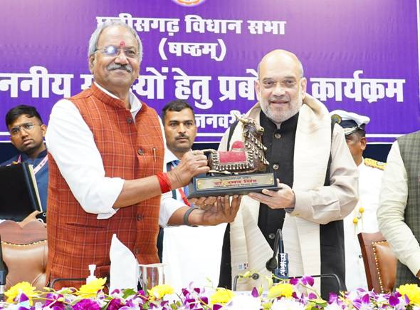 संपर्क, संवाद और परिश्रम ही एक जन सेवक को जन नायक बनाते हैं: केन्द्रीय गृह मंत्री