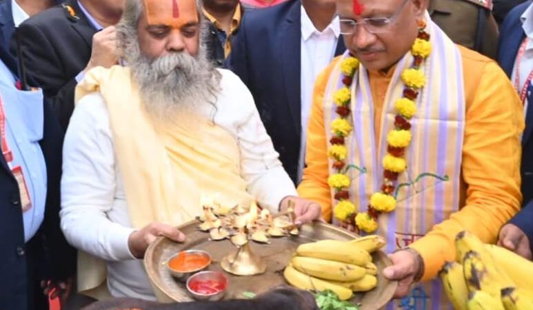 श्री रामलला की प्राण-प्रतिष्ठा के अवसर पर मुख्यमंत्री श्री विष्णु देव साय ने दूधाधारी मठ में किया राम-दरबार का दर्शन