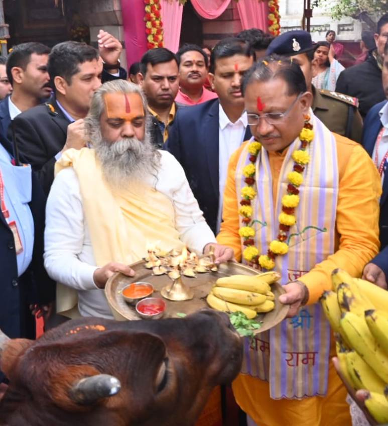 श्री रामलला की प्राण-प्रतिष्ठा के अवसर पर मुख्यमंत्री श्री विष्णु देव साय ने दूधाधारी मठ में किया राम-दरबार का दर्शन