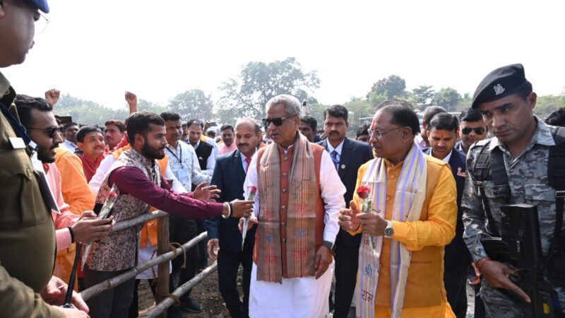 मुख्यमंत्री श्री विष्णु देव साय पहुंचे शिवरीनारायण हेलीपेड