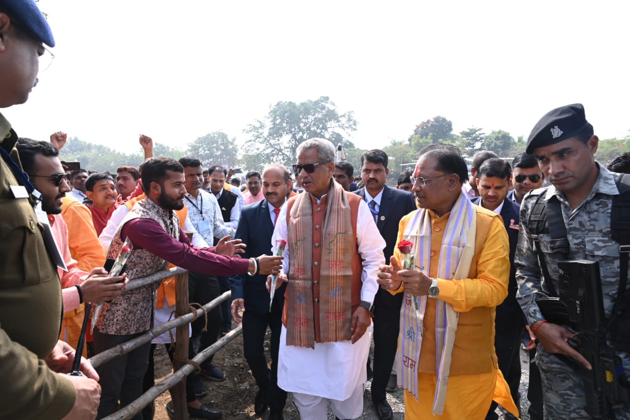 मुख्यमंत्री श्री विष्णु देव साय पहुंचे शिवरीनारायण हेलीपेड