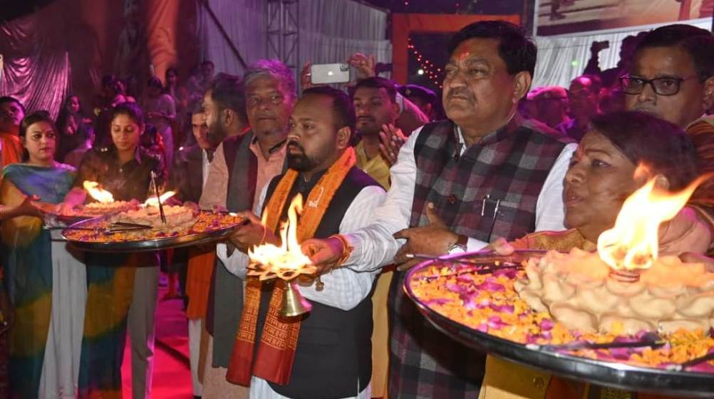 मंत्री श्री बघेल ने रामायण मानस गायन मण्डली को किया सम्मानित