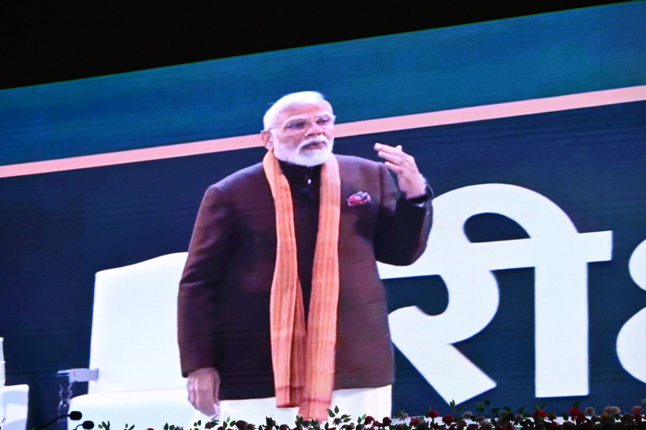 परीक्षा पे चर्चा कार्यक्रम में प्रधानमंत्री श्री नरेंद्र मोदी ने सुकमा की छात्रा उमेश्वरी को बिठाया अपने पास