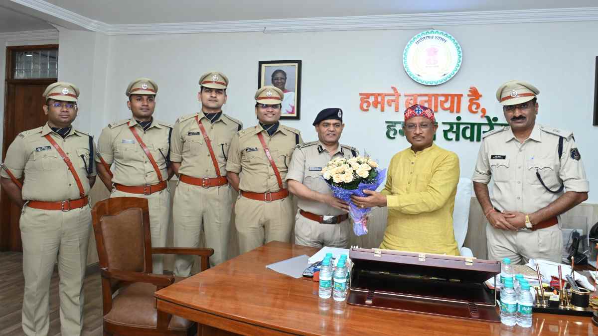 सीएम साय से भारतीय पुलिस सेवा 75वें आरआर बैच के प्रशिक्षु अधिकारियों ने की मुलाकात