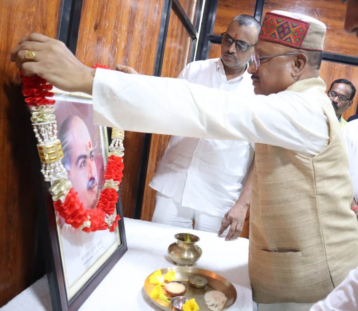  डॉ. श्यामाप्रसाद मुखर्जी की जयंती पर मुख्यमंत्री श्री साय ने उनके चित्र पर माल्यार्पण कर किया नमन