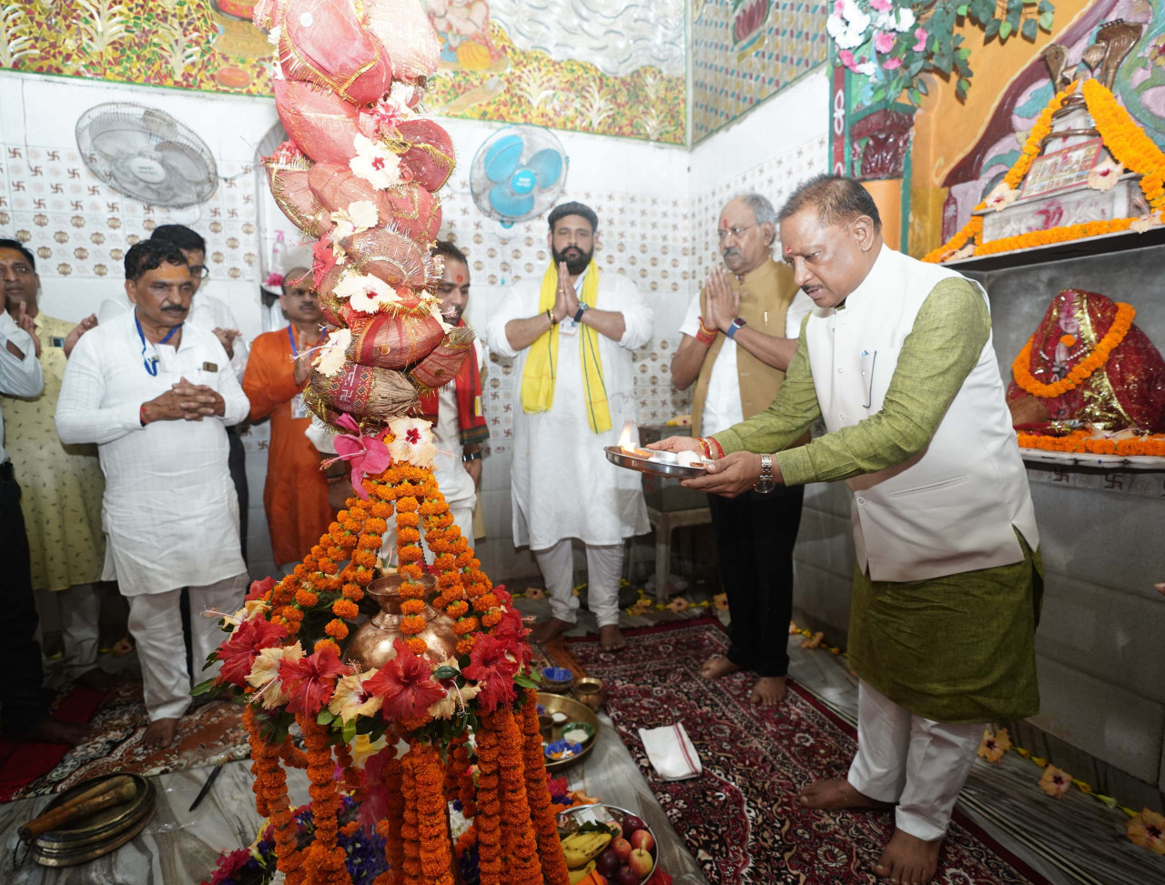  मुख्यमंत्री श्री साय ने किलकिला में भगवान शिव की पूजा-अर्चना कर प्रदेशवासियों की सुख-समृद्धि और खुशहाली की कामना की