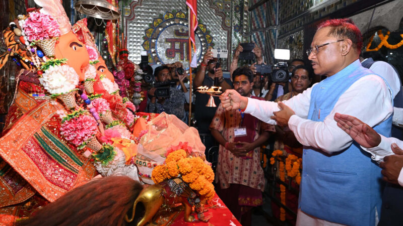 बंजारी धाम परिसर में ब्रम्हलीन विभूतियों के प्रतिमा अनावरण में शामिल हुए मुख्यमंत्री श्री विष्णुदेव साय