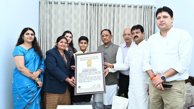 मुख्यमंत्री श्री विष्णु देव साय से बाल पर्यावरण मित्र और लिटिल योग गुरु आदित्य राजे ने की सौजन्य मुलाकात