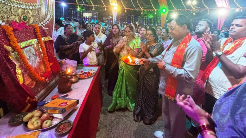 मंत्री श्री देवांगन चुनरी यात्रा में हुए सम्मिलित, पंडालों में टेका मत्था, डांडिया उत्सव में मातृ शक्ति से लिया आशीर्वाद