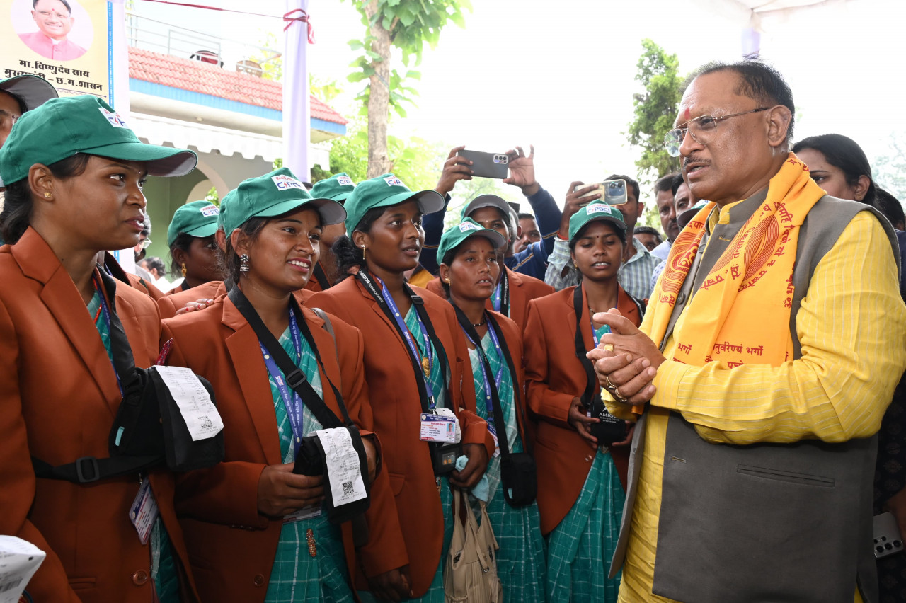  मुख्यमंत्री श्री विष्णु देव साय ने बिजली सखियों को वितरित किए बिजली किट