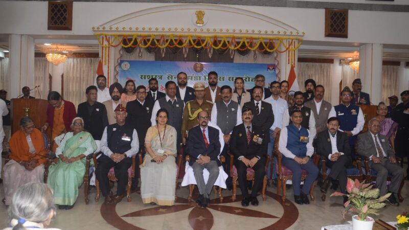 राज्यपाल श्री रमेन डेका ने शहीद के परिजनों को किया सम्मानित