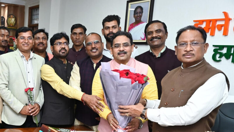 मुख्यमंत्री से छत्तीसगढ़ प्रदेश शौंडिक समाज के प्रतिनिधि मंडल ने की भेंट