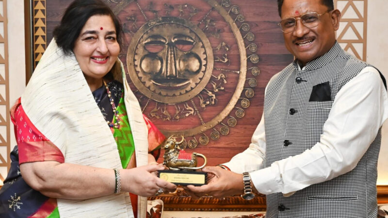 मुख्यमंत्री श्री विष्णु देव साय से पद्मश्री अनुराधा पौडवाल ने सौजन्य मुलाकात की