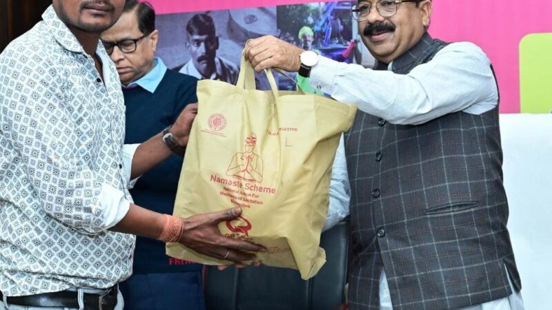  समाज व देश हित में कार्य कर रहे सफाई कर्मचारियों और उनके परिवार की सुरक्षा शासन का दायित्व – श्री अरुण साव