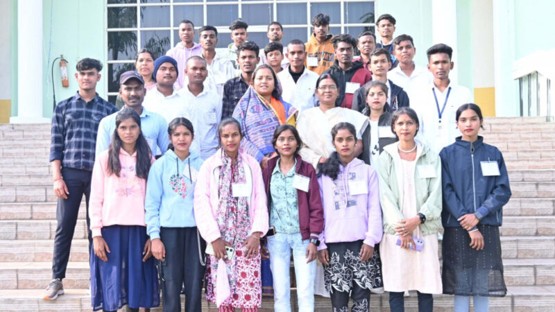 भटगांव विधानसभा के विद्यालय एवं महाविद्यालय के विद्यार्थियों ने किया विधानसभा का शैक्षणिक भ्रमण