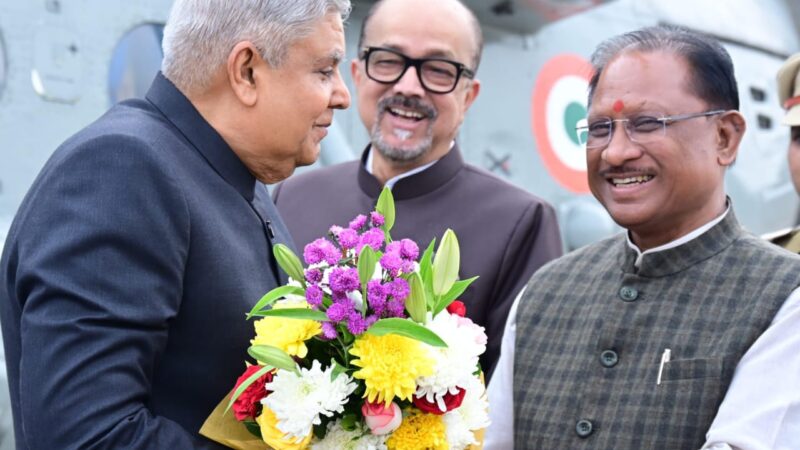 मुख्यमंत्री श्री विष्णु देव साय ने उपराष्ट्रपति श्री धनखड़ का किया आत्मीय स्वागत