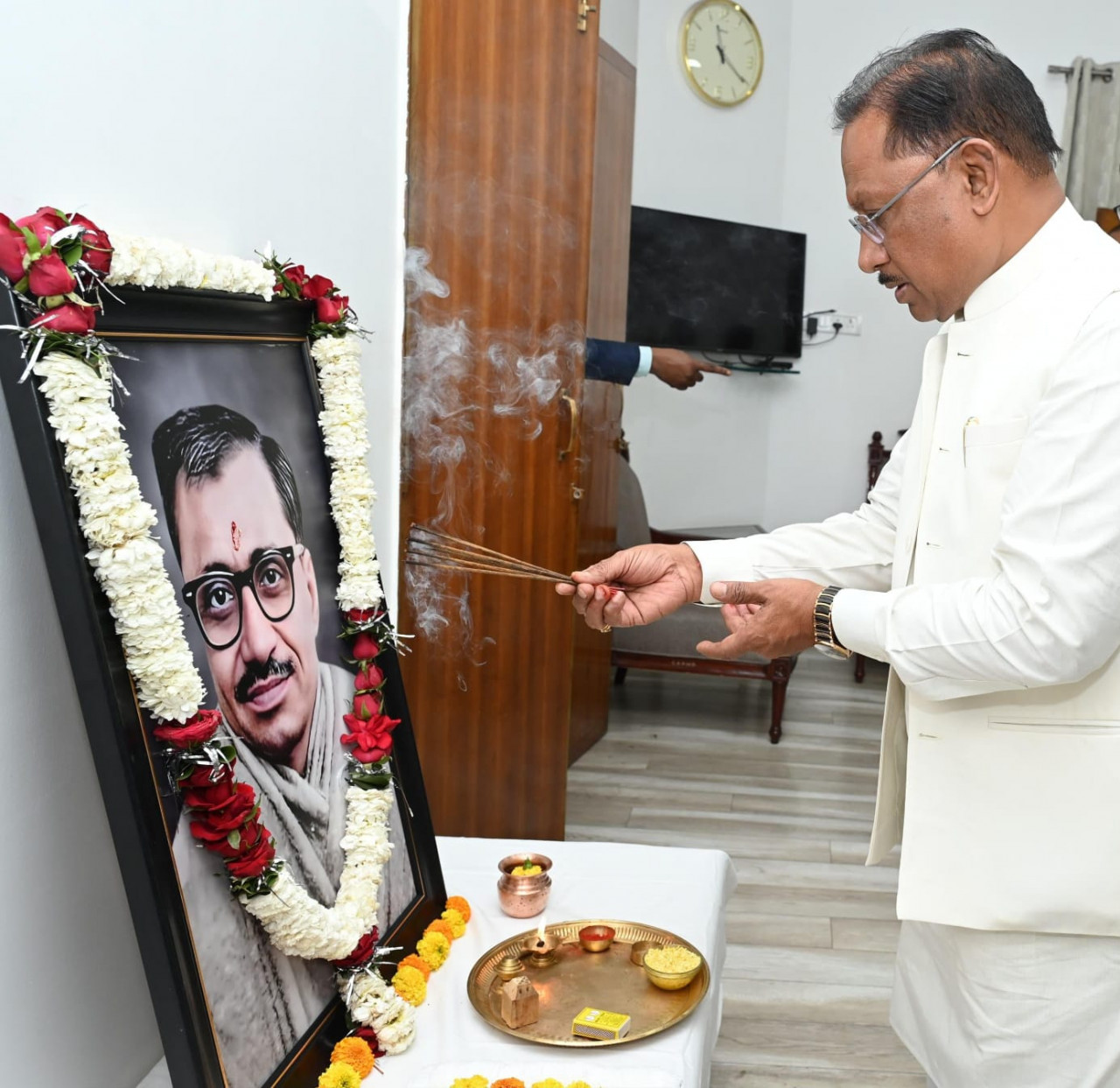 मुख्यमंत्री श्री विष्णु देव साय ने पं. दीनदयाल उपाध्याय की पुण्यतिथि पर किया नमन