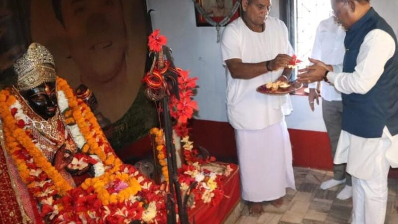 मुख्यमंत्री श्री विष्णुदेव साय ने सोगड़ा आश्रम में की पूजा-अर्चना