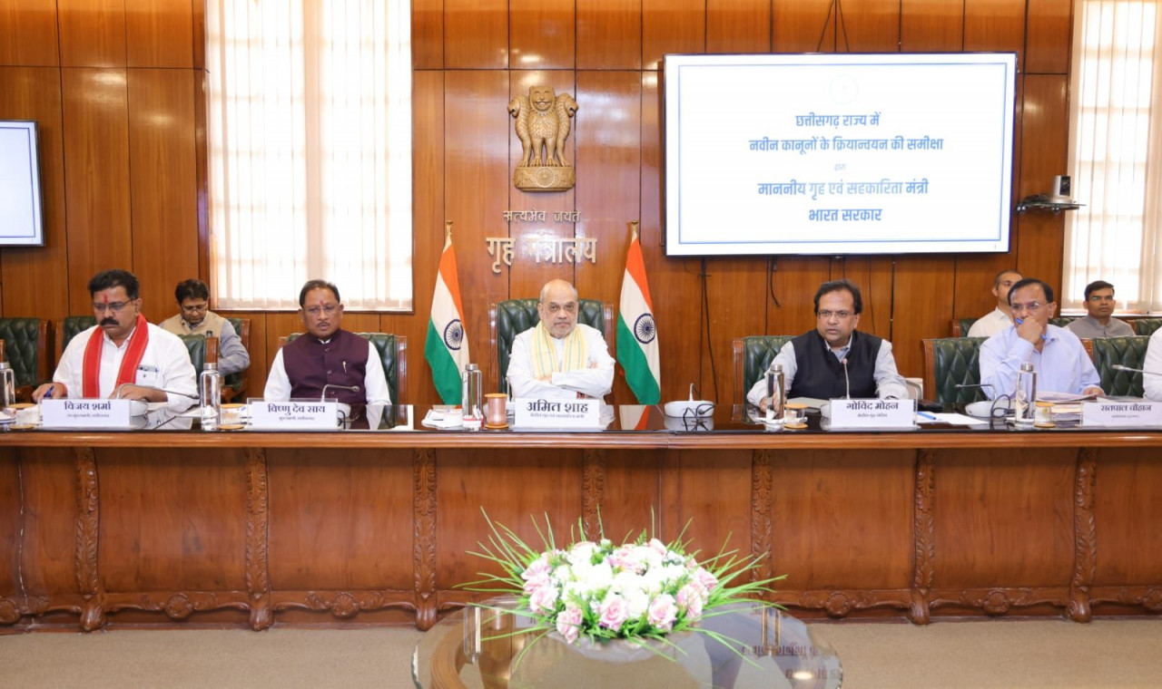 केन्द्रीय गृह एवं सहकारिता मंत्री श्री अमित शाह ने आज नई दिल्ली में छत्तीसगढ़ के मुख्यमंत्री श्री विष्णु देव साय के साथ राज्य में तीन नए आपराधिक कानूनों के कार्यान्वयन पर समीक्षा बैठक की