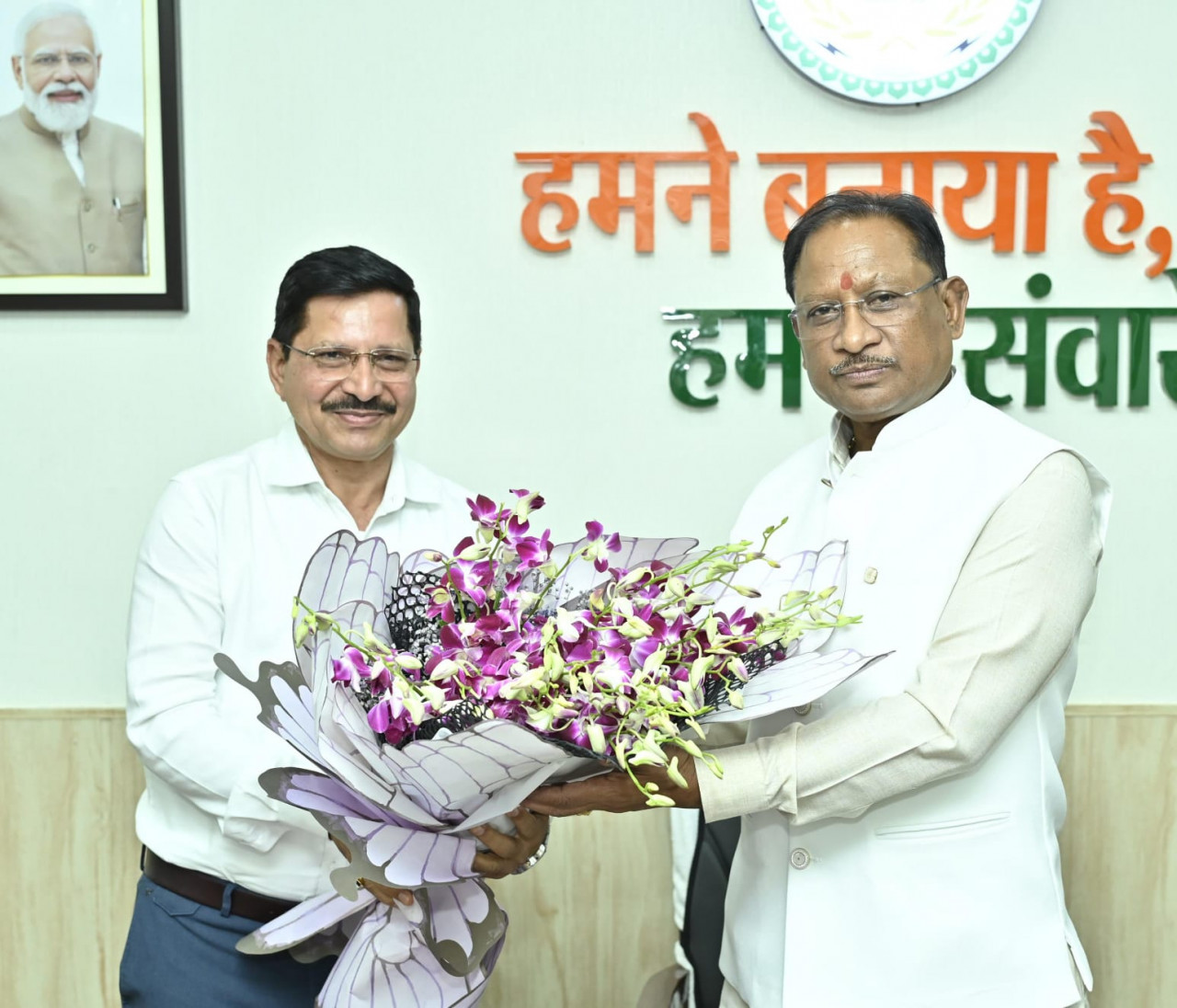  मुख्यमंत्री श्री विष्णु देव साय से एसईसीएल के नवनियुक्त सीएमडी श्री हरीश दुहन ने की सौजन्य भेंट