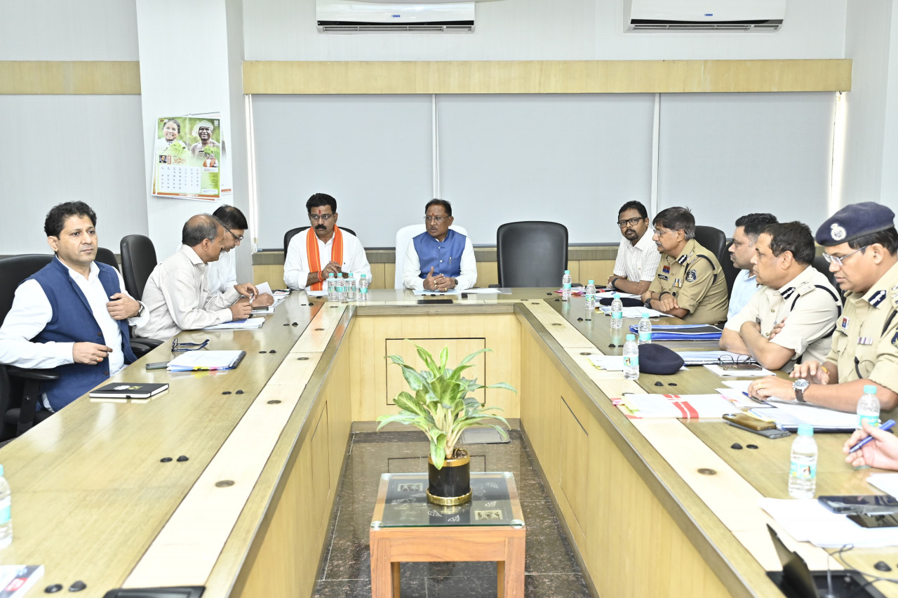 मुख्यमंत्री श्री विष्णु देव साय ने गृह विभाग की ली समीक्षा बैठक