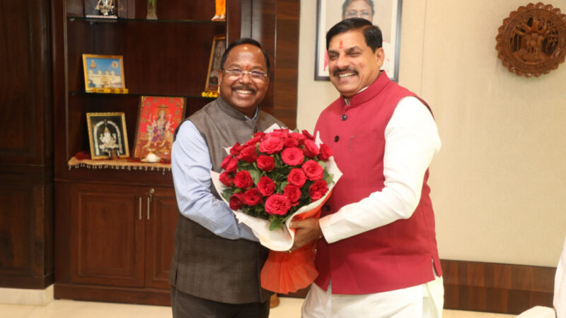 आदिम जाति विकास मंत्री श्री रामविचार नेताम ने मध्यप्रदेश के मुख्यमंत्री डॉ. मोहन यादव से की मुलाकात