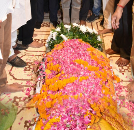 राज्यपाल श्री रमेन डेका ने आतंकी हमले मे जान गंवाने वाले श्री मिरानिया को दी श्रद्धांजलि