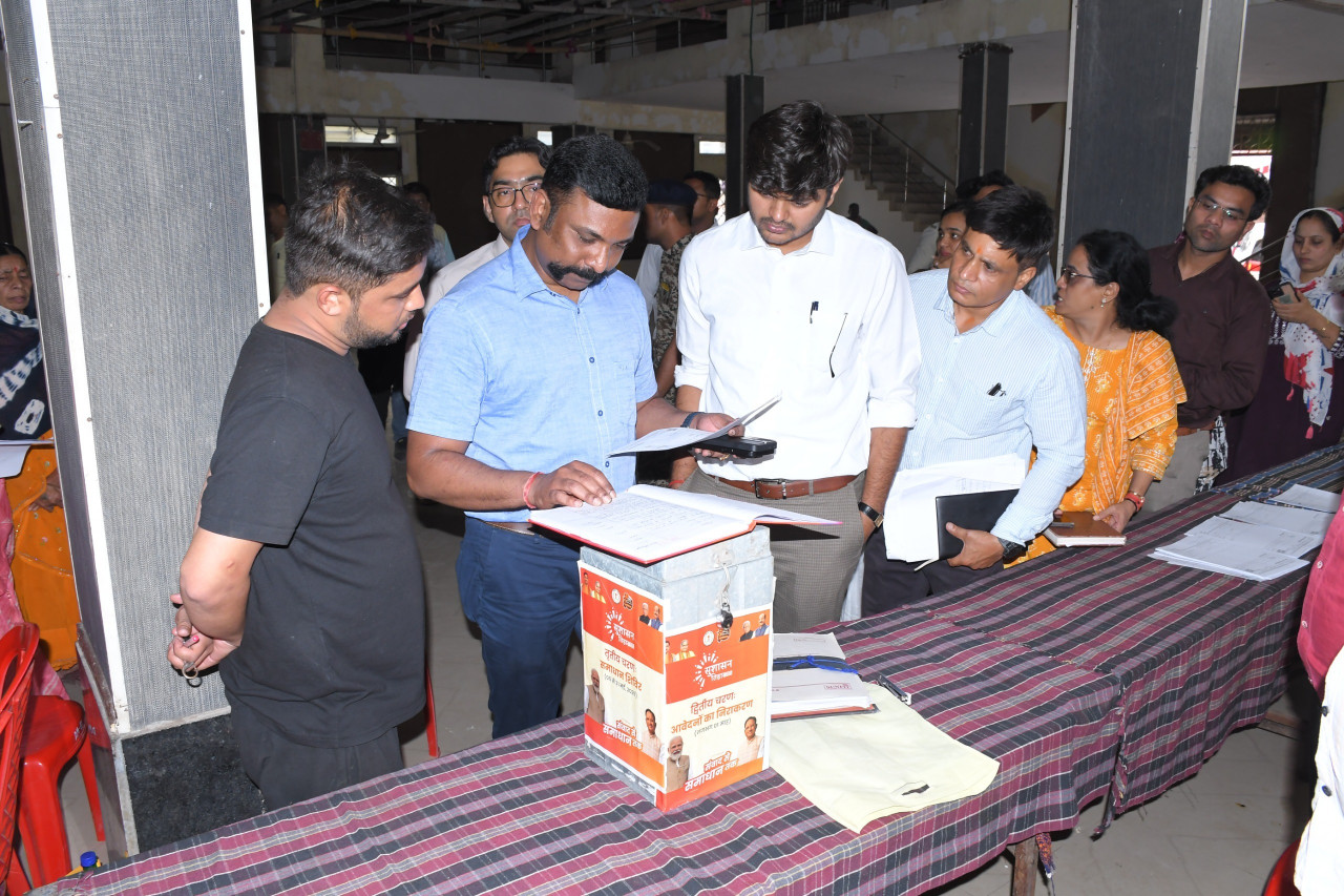 सुशासन तिहार : प्रभारी सचिव ने किया नगरीय व ग्रामीण क्षेत्रों का निरीक्षण, कहा जन समस्याओं का शत-प्रतिशत समाधान ही लक्ष्य