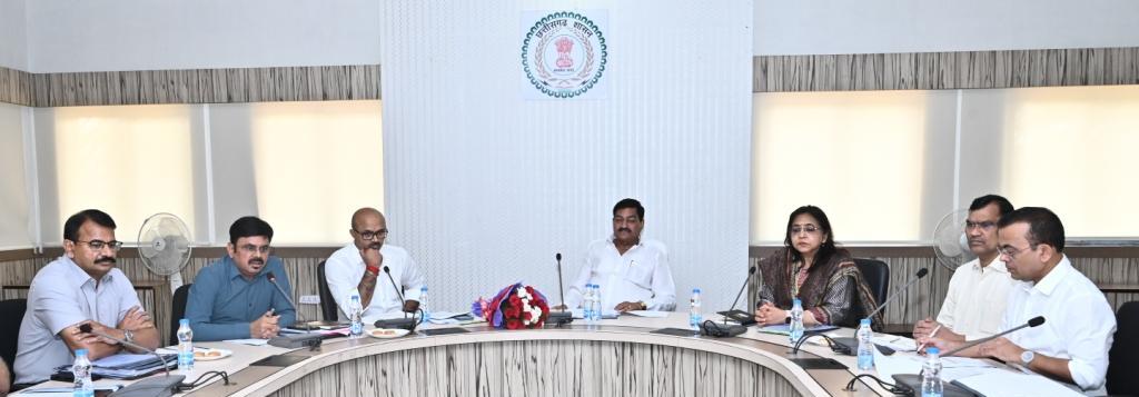 पात्र हितग्राहियों को समय पर उपलब्ध हो राशन सामग्री: मंत्री श्री दयालदास बघेल