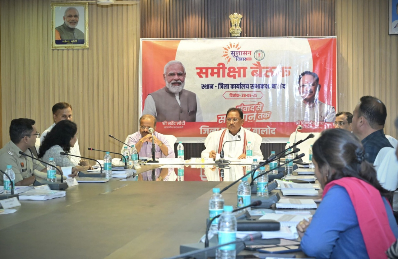 विकसित छत्तीसगढ़ की परिकल्पना साकार करने सभी अधिकारी निष्ठा एवं प्रतिबद्धता से करें कार्य: मुख्यमंत्री श्री विष्णुदेव साय