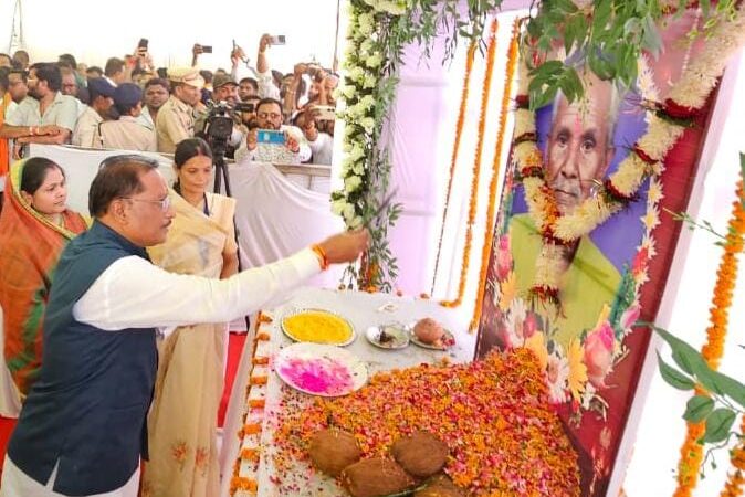मुख्यमंत्री श्री साय ने स्व. श्री मोहन कुंभकार को दी श्रद्धांजलि