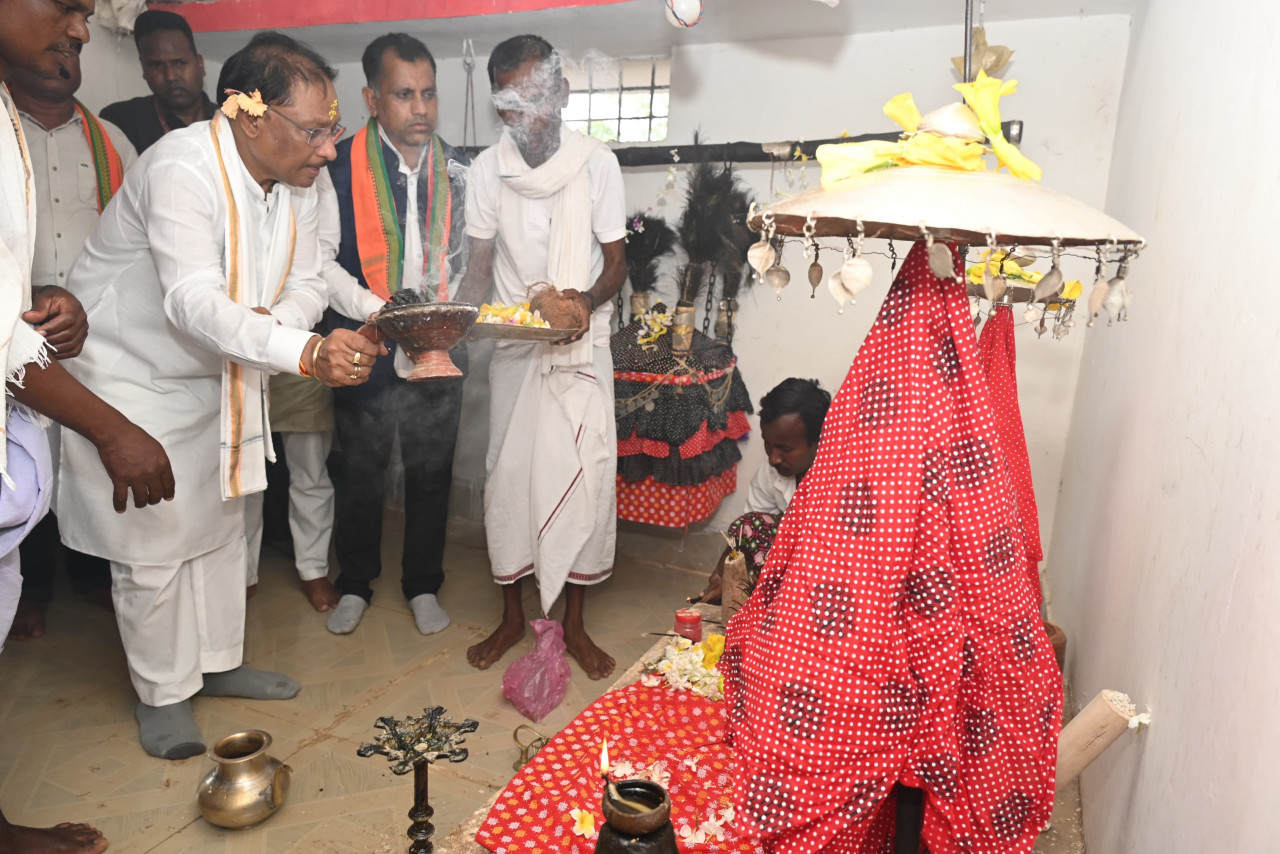 सुशासन तिहार के अंतर्गत बस्तर जिले के नारायणपाल पहुँचे मुख्यमंत्री श्री विष्णु देव साय