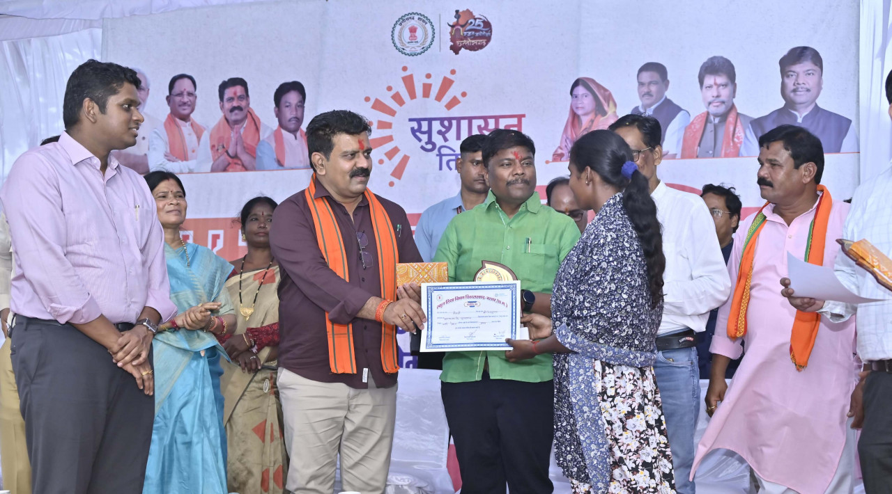 सुशासन तिहार 2025 : जगदलपुर के करन्दोला समाधान शिविर में शामिल हुए उप मुख्यमंत्री श्री विजय शर्मा और वनमंत्री श्री केदार कश्यप