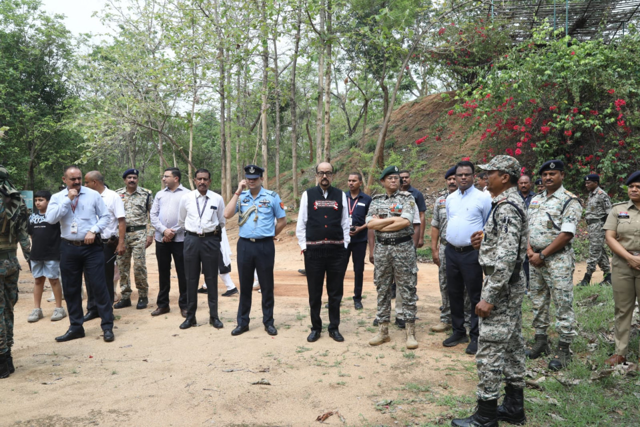 राज्यपाल श्री रमेन डेका ने जंगलवार कॉलेज, कांकेर का किया निरीक्षण
