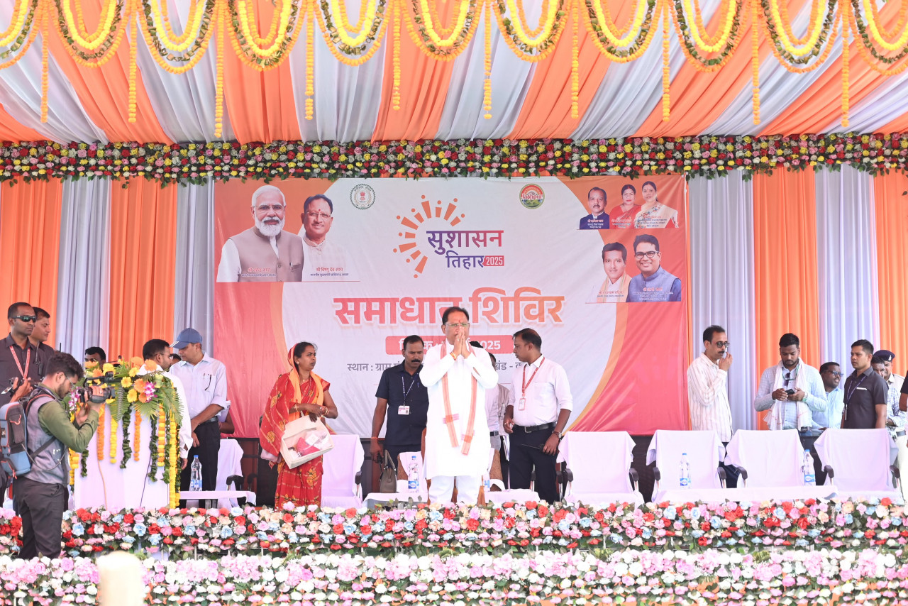 मुख्यमंत्री श्री विष्णु देव साय आज सुशासन तिहार के अतंर्गत जशपुर जिले के कांसाबेल विकासखंड के ग्राम दोकड़ा पहुंचे