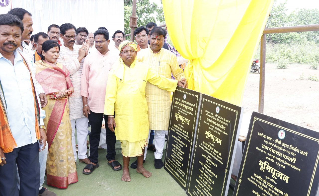 वनमंत्री श्री केदार कश्यप ने बस्तर क्षेत्रवासियों को दी 1.16 करोड़ रूपए की सौगात,