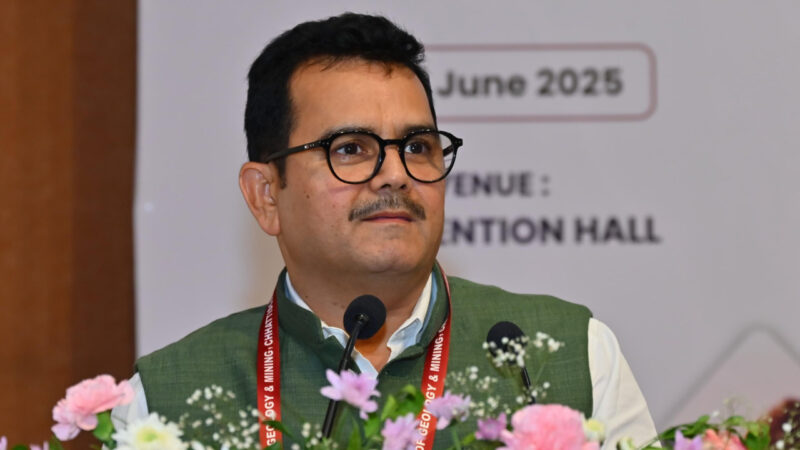  छत्तीसगढ़ की खनिज विविधता है देश की आर्थिक समृद्धि का आधार – खनिज सचिव श्री पी. दयानंद